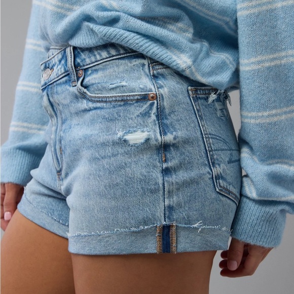 American Eagle Outfitters Pants - American eagle Stretch Ripped Denim Mom Short in Medium Bright Indigo Size 6